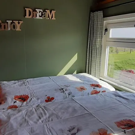 Wijd En Zijt Pipowagen Bed & Breakfast